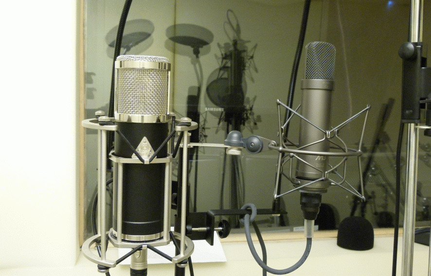 Микрофонный текст Окталаб в студии звукозаписи